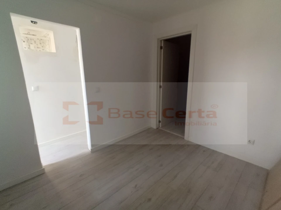 Moradia T9 para Venda em Ajuda Foto 9