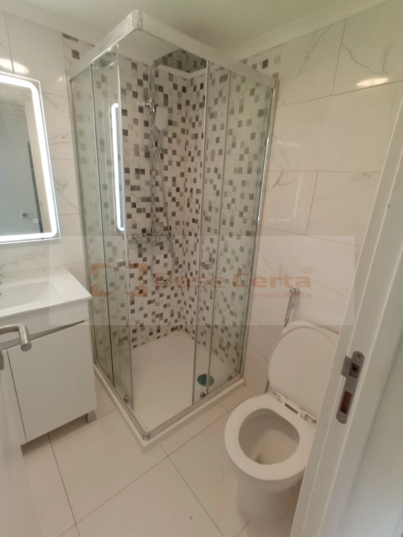 Moradia T9 para Venda em Ajuda Foto 13