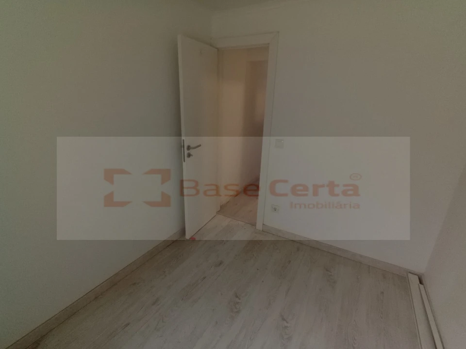 Moradia T9 para Venda em Ajuda Foto 17