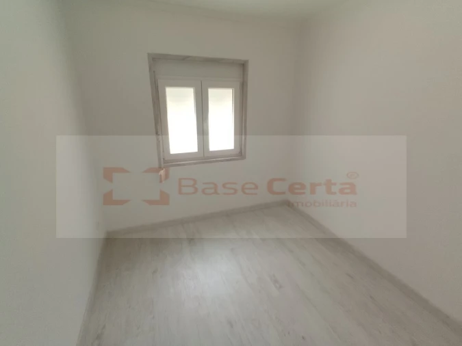 Moradia T9 para Venda em Ajuda Foto 10