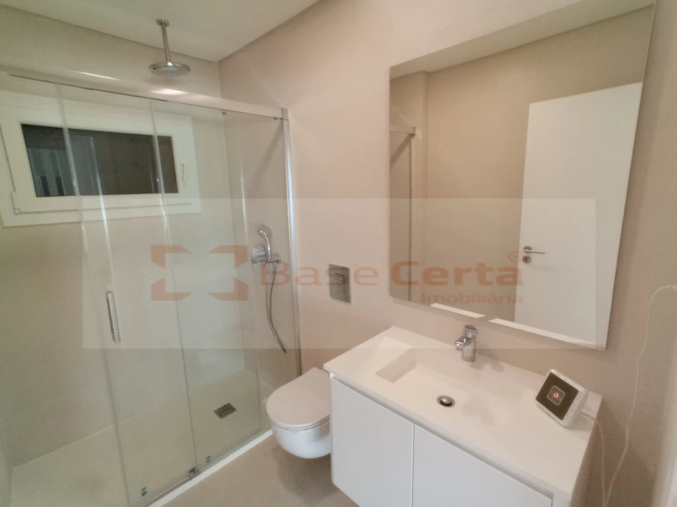 Moradia T4 para Venda em Pontinha e Famões Foto 4