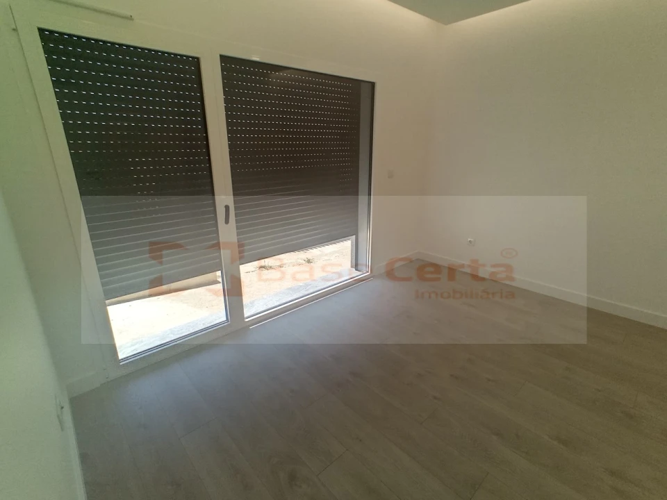 Moradia T4 para Venda em Pontinha e Famões Foto 8