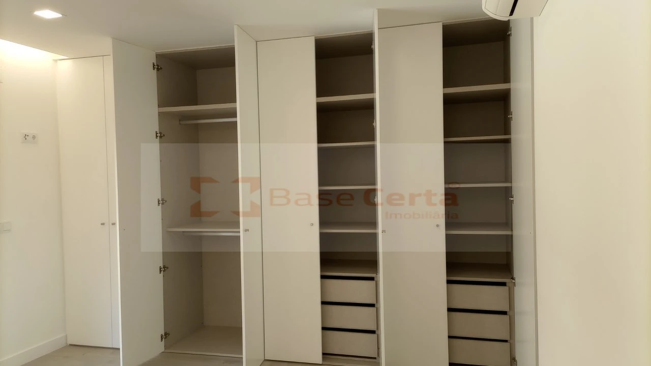 Moradia T4 para Venda em Pontinha e Famões Foto 11