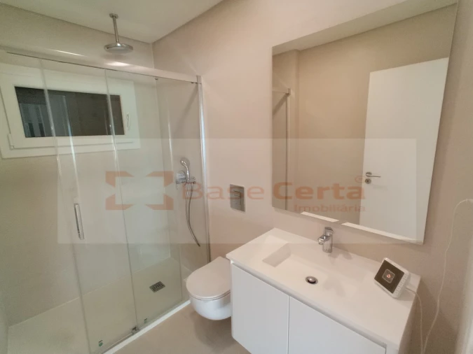 Moradia T4 para Venda em Pontinha e Famões Foto 4