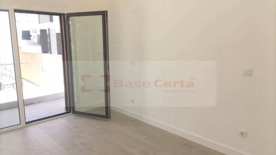 Moradia T4 para Venda em Pontinha e Famões Foto 10