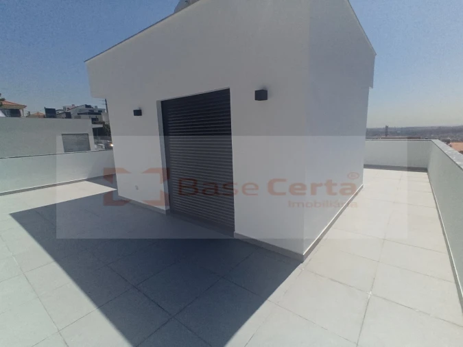 Moradia T4 para Venda em Pontinha e Famões Foto 12