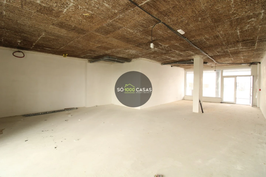 Loja para Venda em Santo António dos Cavaleiros e Frielas Foto 7