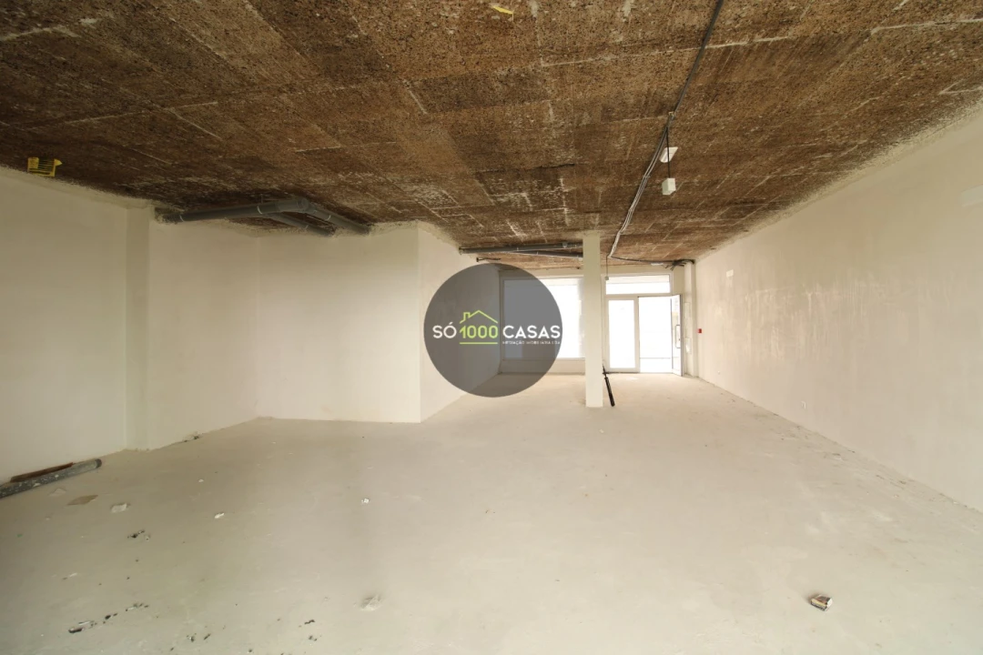 Loja para Venda em Santo António dos Cavaleiros e Frielas Foto 12