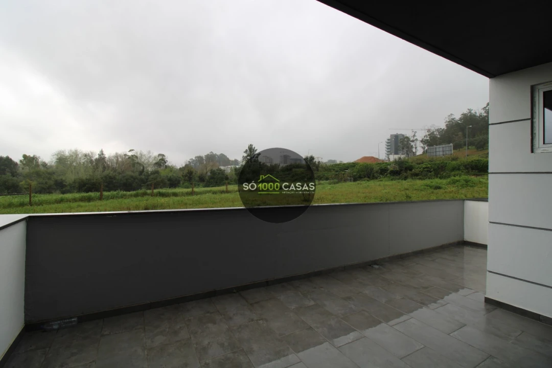 Loja para Venda em Santo António dos Cavaleiros e Frielas Foto 14