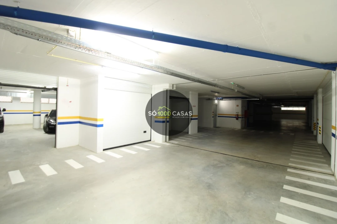 Loja para Venda em Santo António dos Cavaleiros e Frielas Foto 17