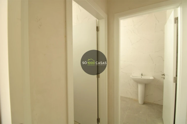 Loja para Venda em Santo António dos Cavaleiros e Frielas Foto 8