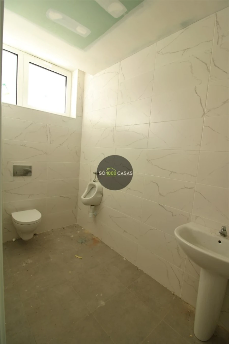 Loja para Venda em Santo António dos Cavaleiros e Frielas Foto 10