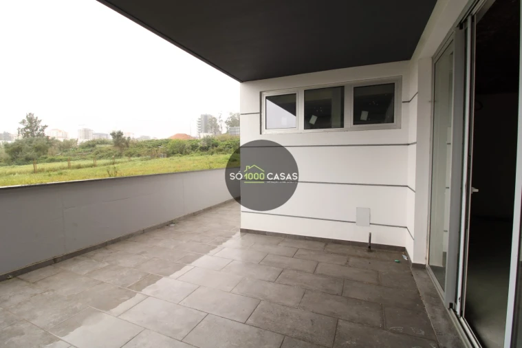 Loja para Venda em Santo António dos Cavaleiros e Frielas Foto 11