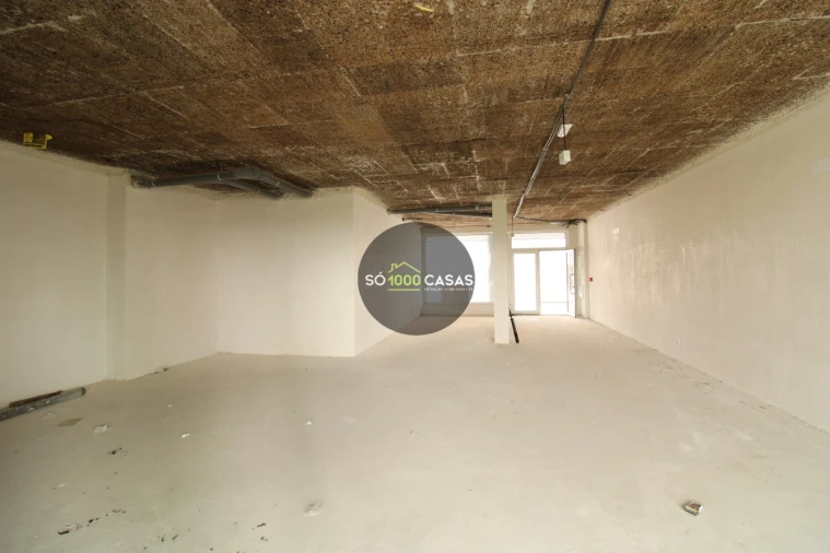 Loja para Venda em Santo António dos Cavaleiros e Frielas Foto 12