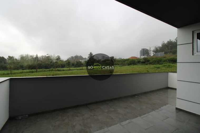 Loja para Venda em Santo António dos Cavaleiros e Frielas Foto 14