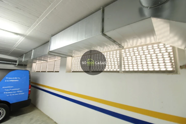 Loja para Venda em Santo António dos Cavaleiros e Frielas Foto 16