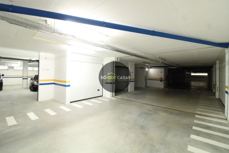 Loja para Venda em Santo António dos Cavaleiros e Frielas Foto 17