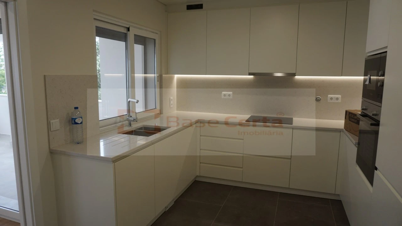 Apartamento T3 para Venda em Santa Clara Foto 2