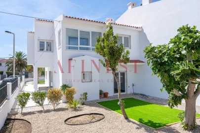 Moradia T4 para Arrendamento em Carcavelos e Parede