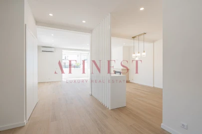 Moradia T4 para Arrendamento em Carcavelos e Parede