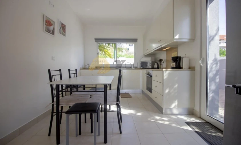 Moradia T3 para Venda em Arco da Calheta Foto 10