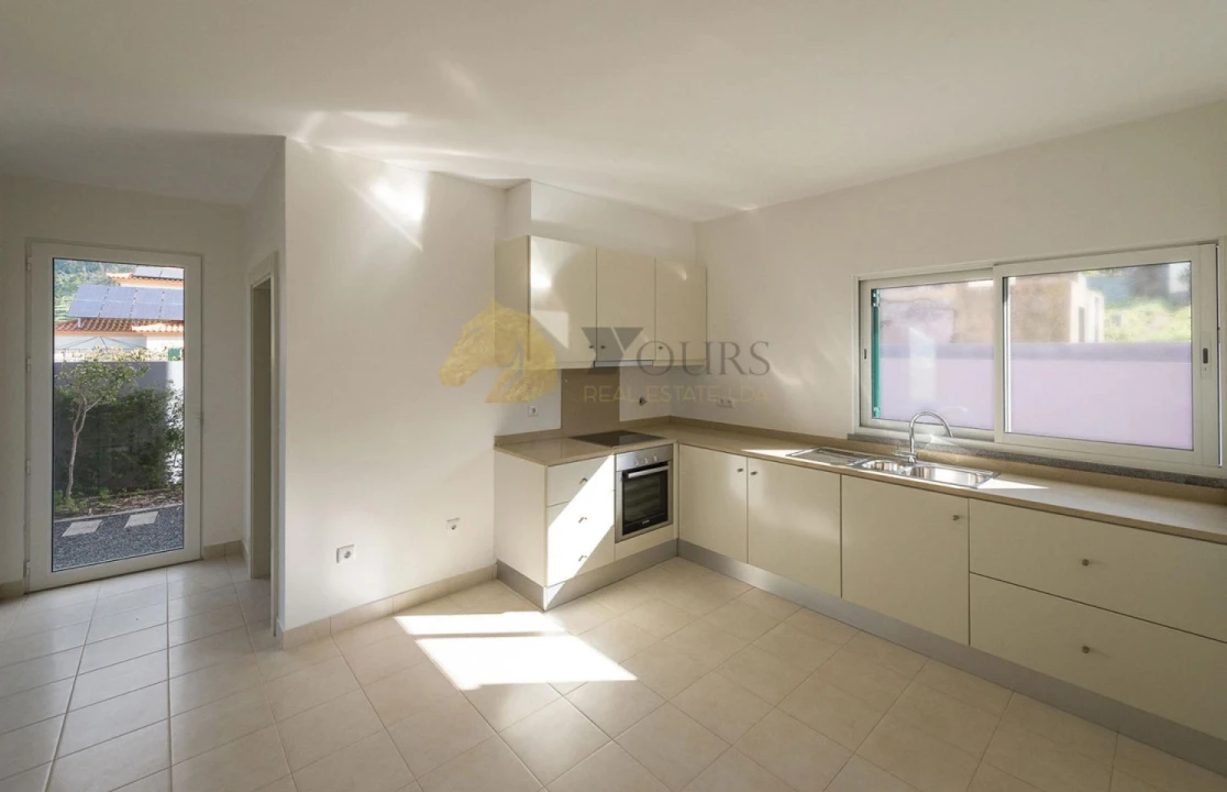 Moradia T3 para Venda em Arco da Calheta Foto 13