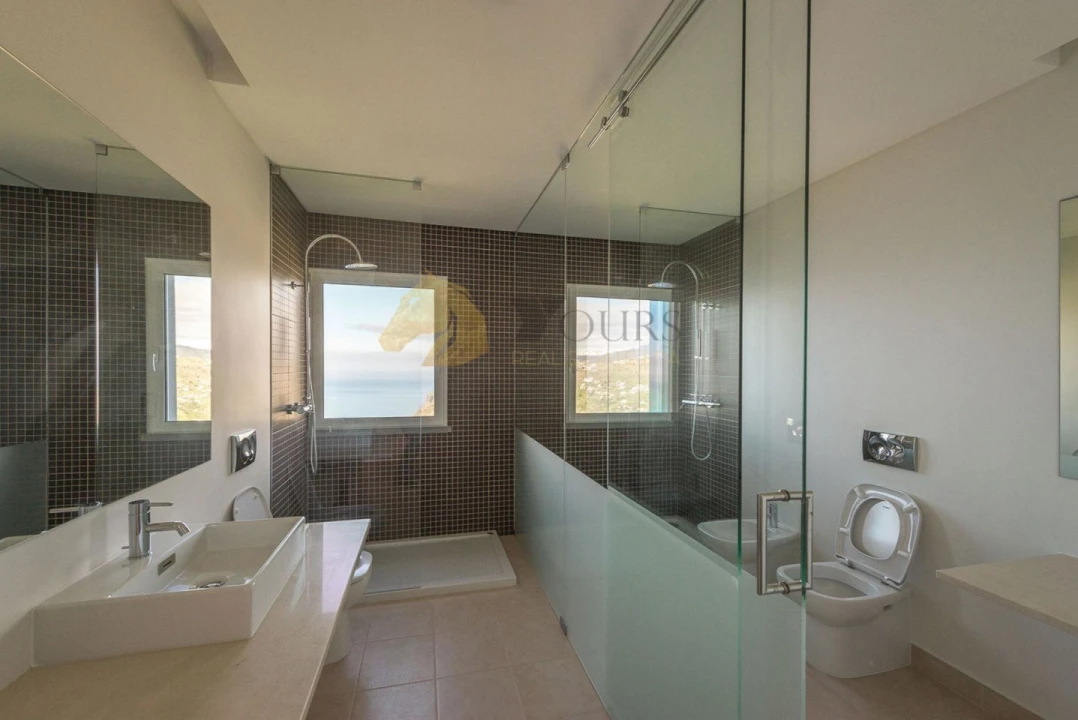 Moradia T3 para Venda em Arco da Calheta Foto 15