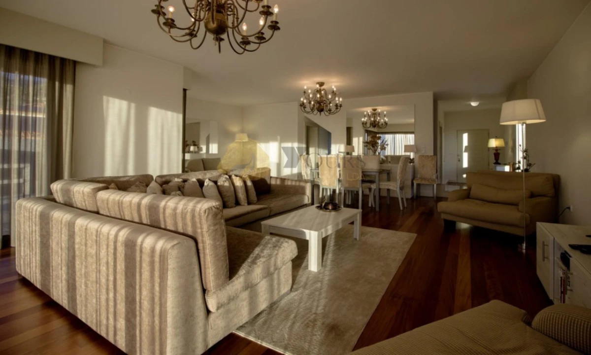 Moradia T3 para Venda em Arco da Calheta Foto 11