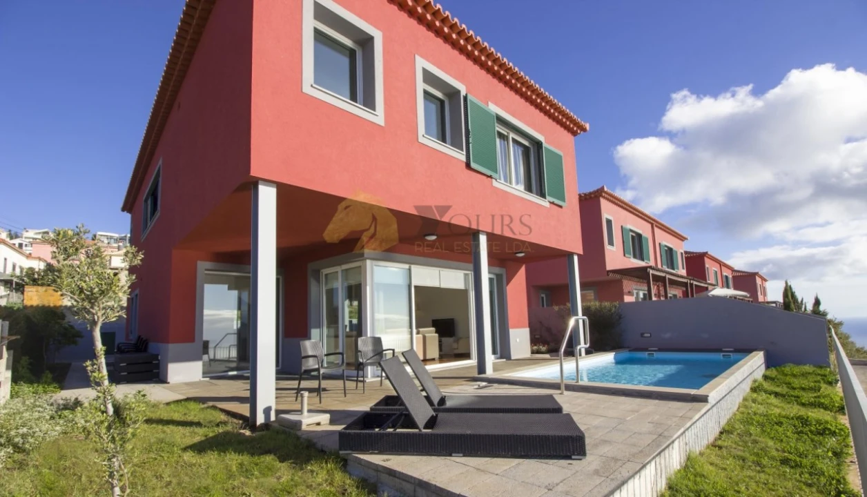 Moradia T3 para Venda em Arco da Calheta Foto 1