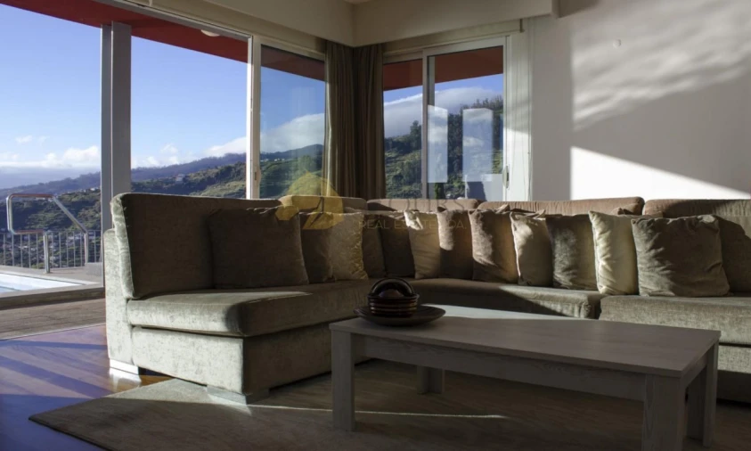 Moradia T3 para Venda em Arco da Calheta Foto 6