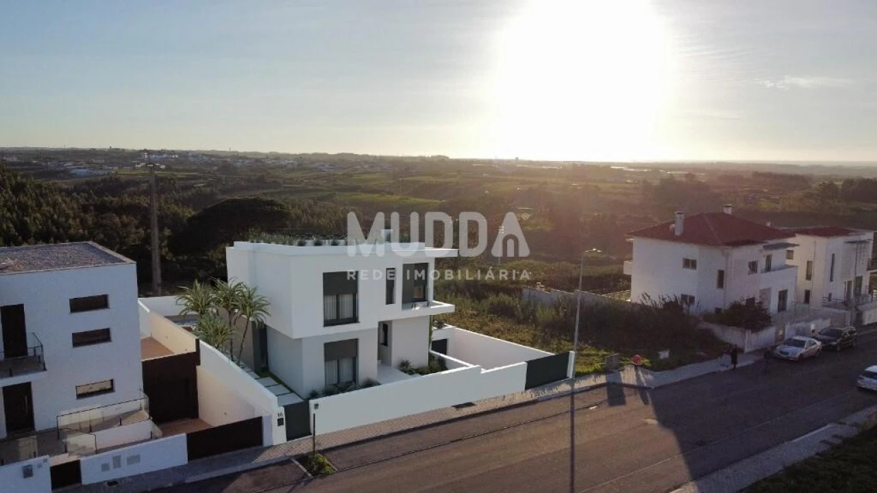 Moradia T4 para Venda em Atouguia da Baleia Foto 7