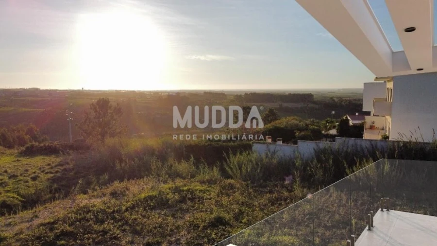 Moradia T4 para Venda em Atouguia da Baleia Foto 3