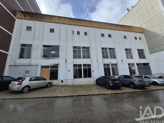 Armazém para Venda em Amora