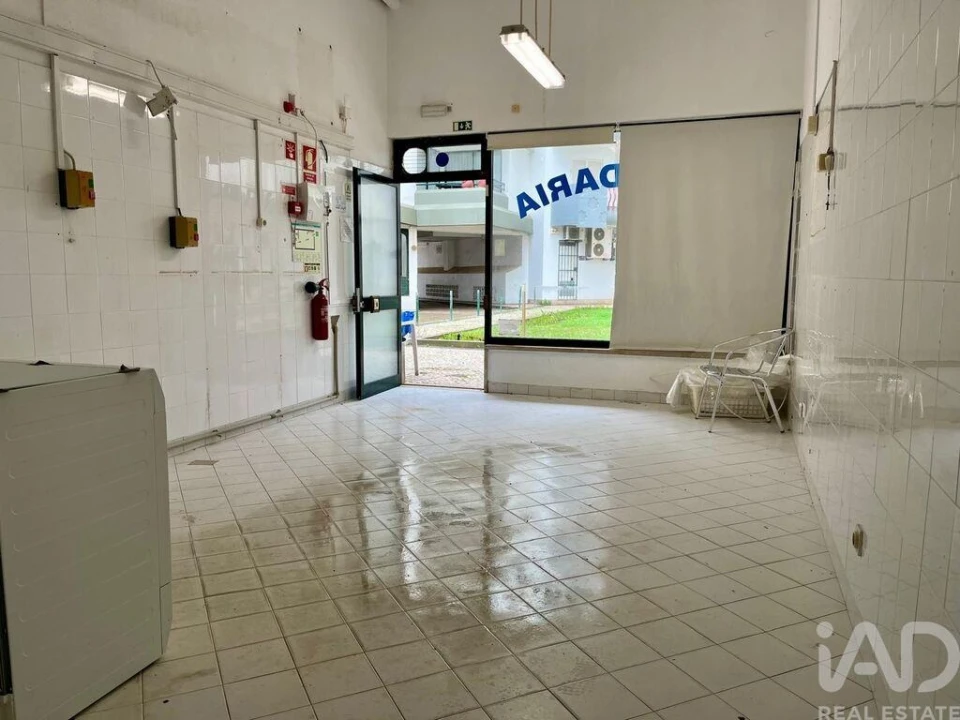 Loja para Venda em Quarteira Foto 3