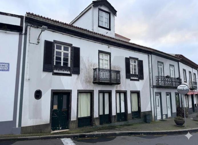 Moradia T4 para Venda em Ribeirinha Foto 1