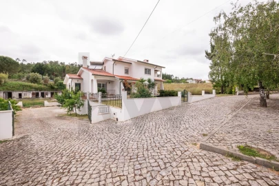 Moradia T4 para Venda em Almalagues