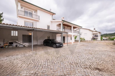 Moradia T4 para Venda em Almalagues