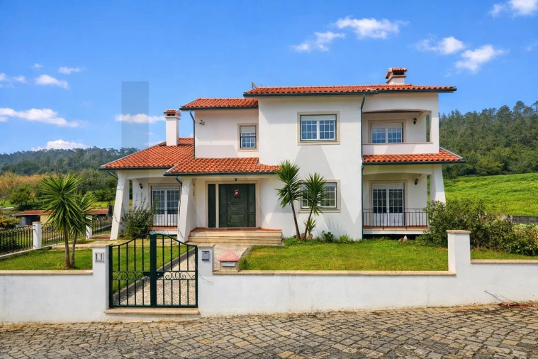 Moradia T4 para Venda em Almalagues