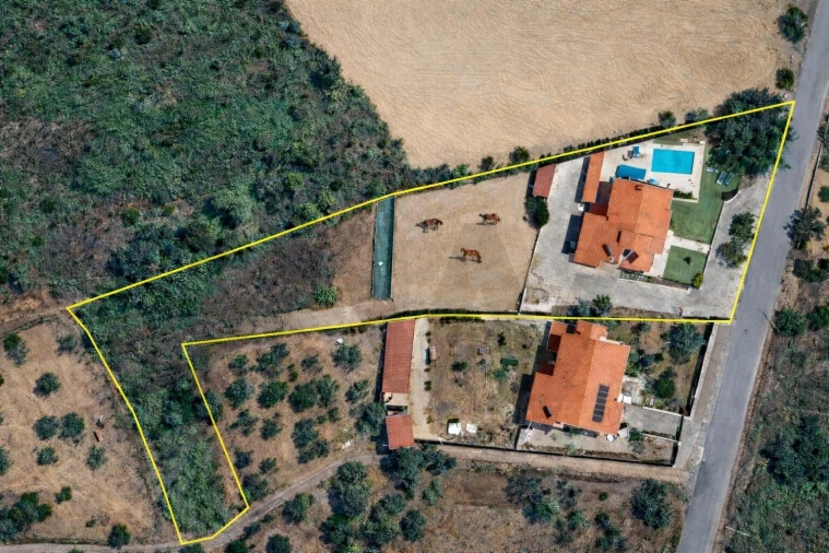 Moradia T4 para Venda em Almalagues Foto 3