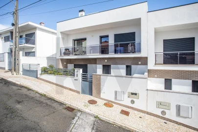 Moradia T3 para Venda em Santa Iria de Azoia, São João da Talha e Bobadela
