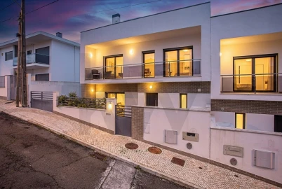 Moradia T3 para Venda em Santa Iria de Azoia, São João da Talha e Bobadela
