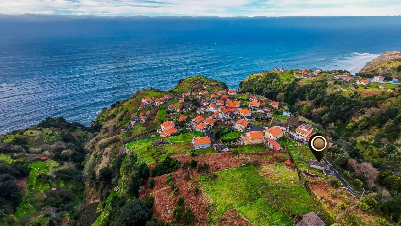 Moradia T4 para Venda em Ponta Delgada Foto 1