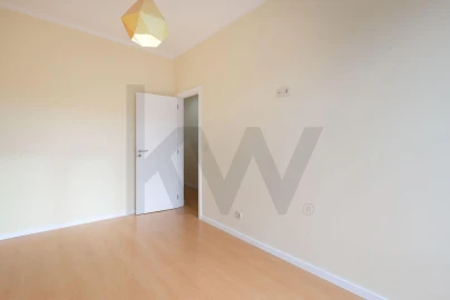 Apartamento T2 para Arrendamento em Aldoar, Foz do Douro e Nevogilde