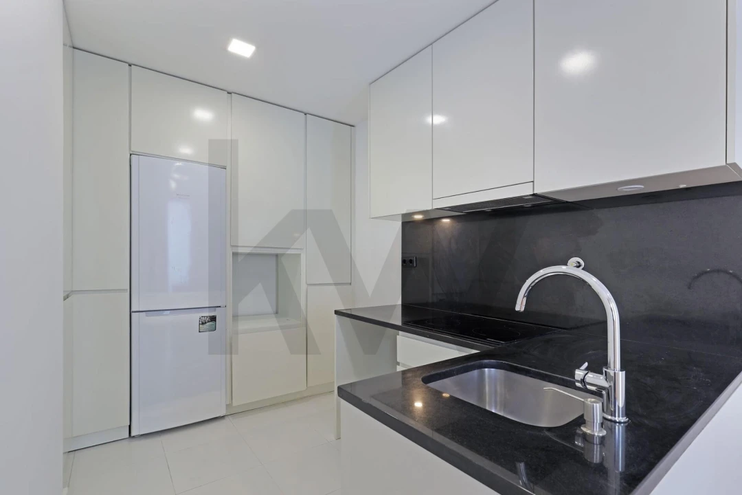 Apartamento T2 para Arrendamento em Aldoar, Foz do Douro e Nevogilde Foto 4