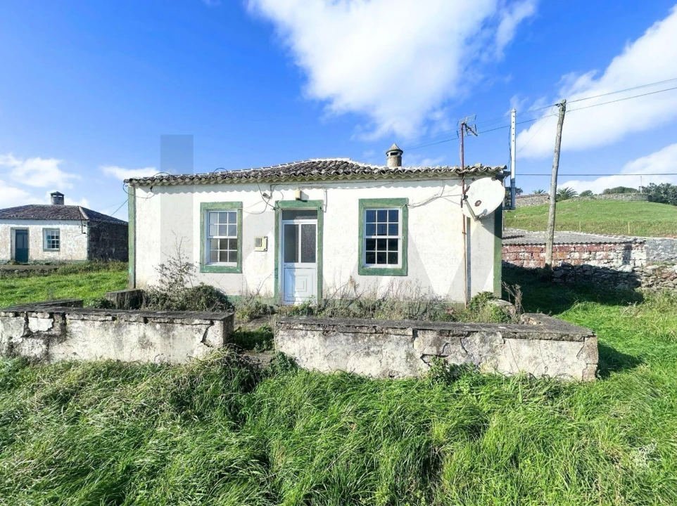 Moradia T2 para Venda em Santo Espirito Foto 1