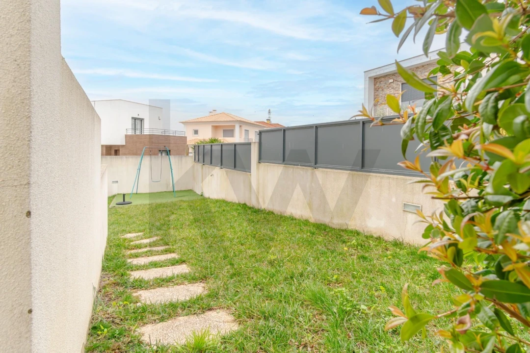 Moradia T4 para Venda em Charneca de Caparica e Sobreda Foto 45