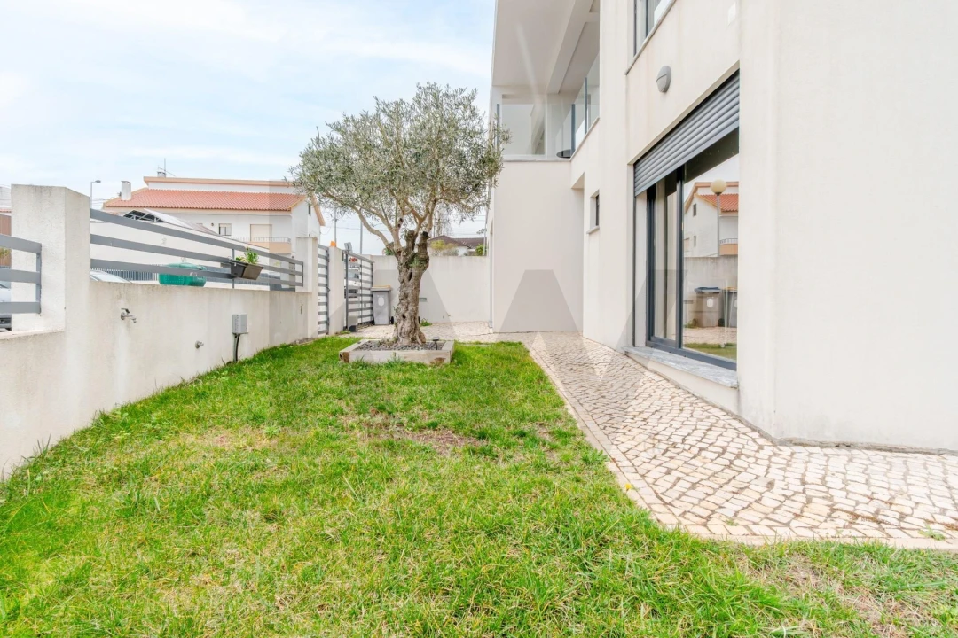 Moradia T4 para Venda em Charneca de Caparica e Sobreda Foto 46