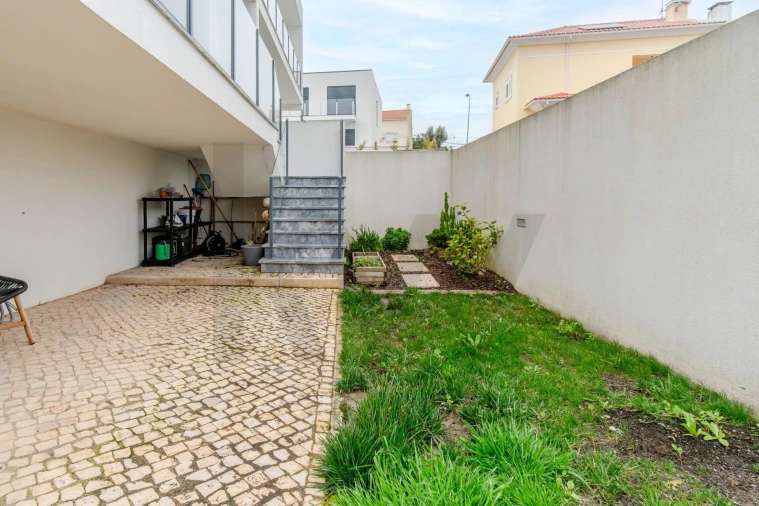 Moradia T4 para Venda em Charneca de Caparica e Sobreda Foto 49