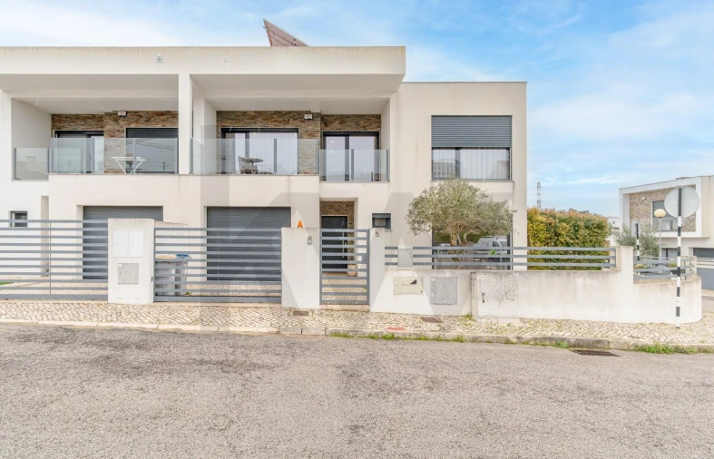 Moradia T4 para Venda em Charneca de Caparica e Sobreda Foto 50