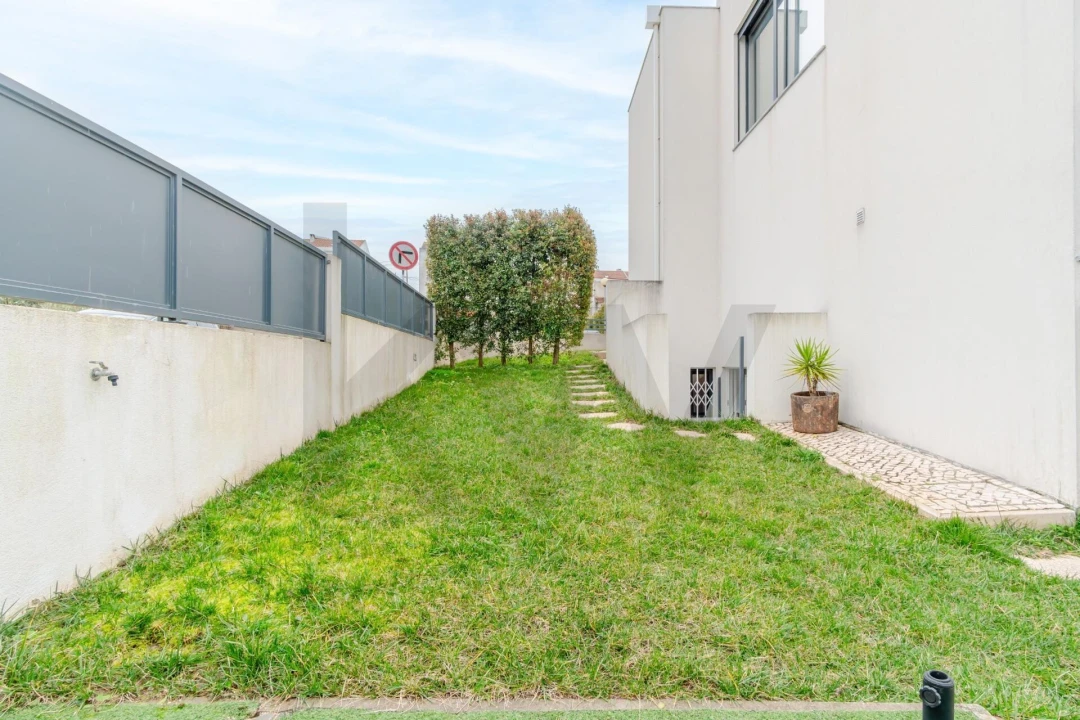 Moradia T4 para Venda em Charneca de Caparica e Sobreda Foto 44